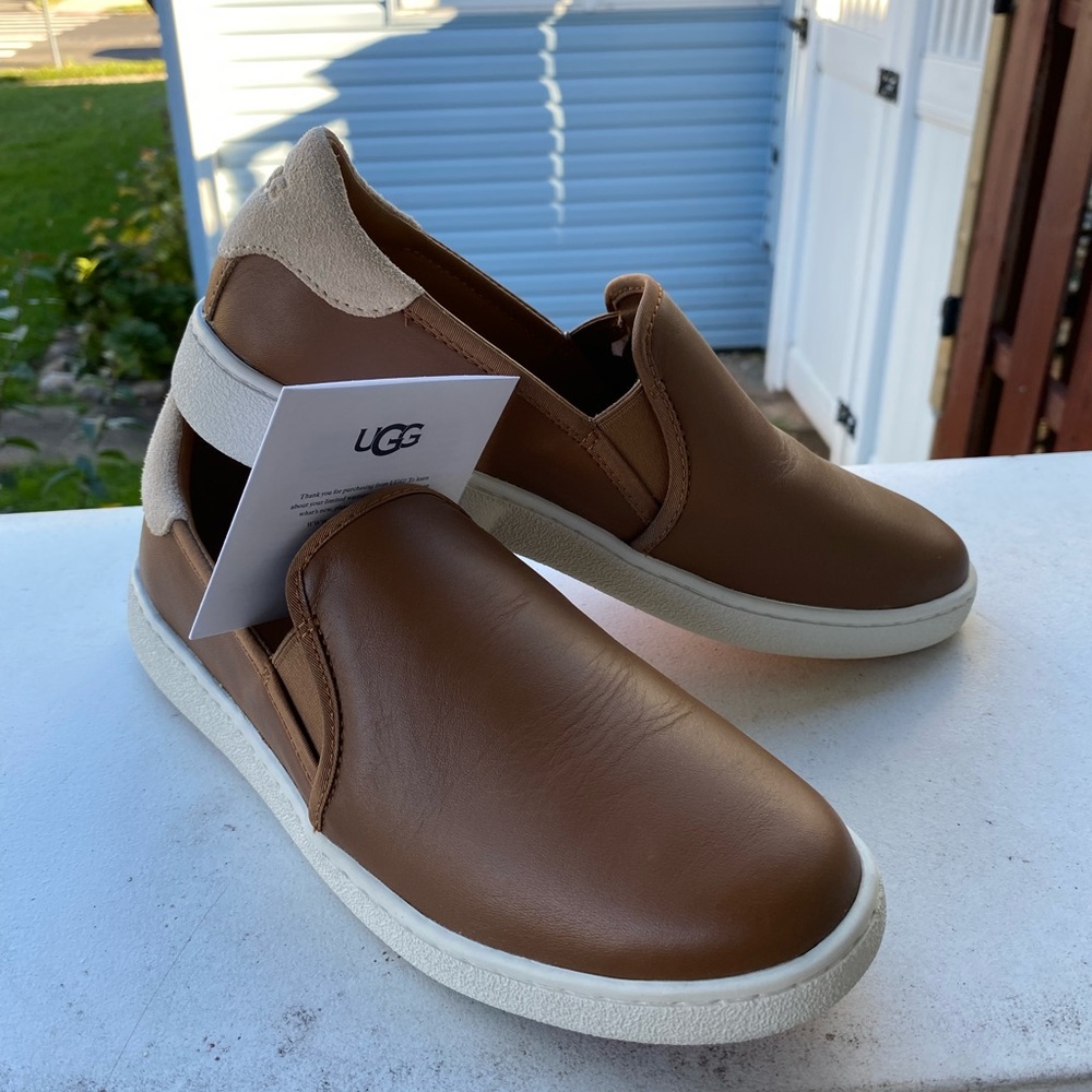 COPY - UGG Brand New with Box, Alameda Slip on, size 10